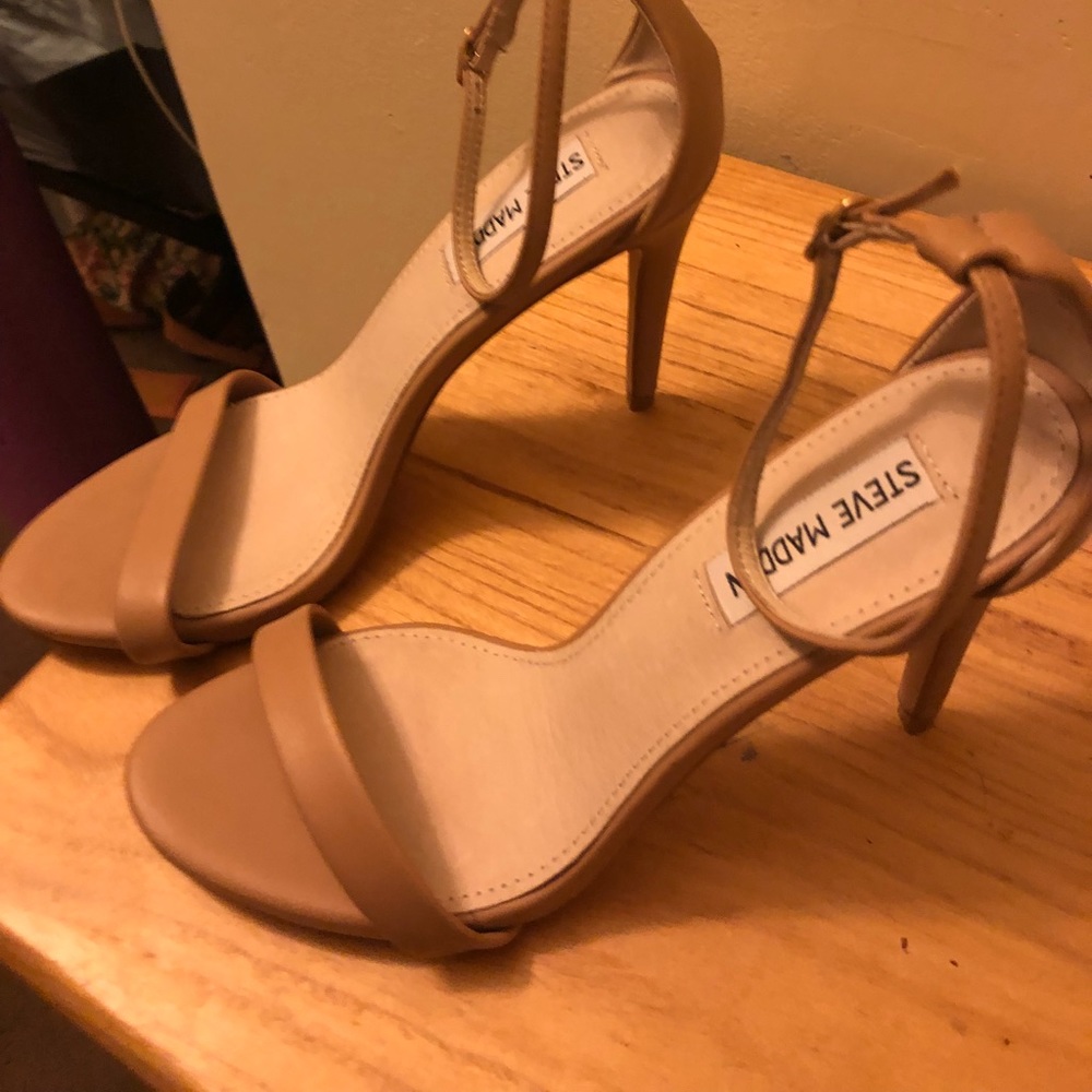 Neutral Steve Madden heels